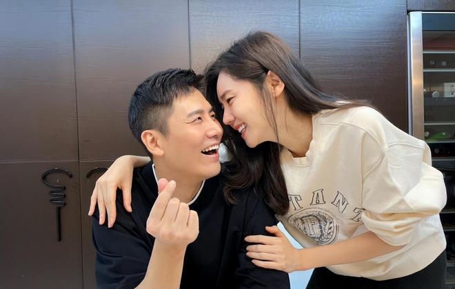 她买下27㎡朝东全明蜗居,进门就是床,小是小了点,但独居真的爽